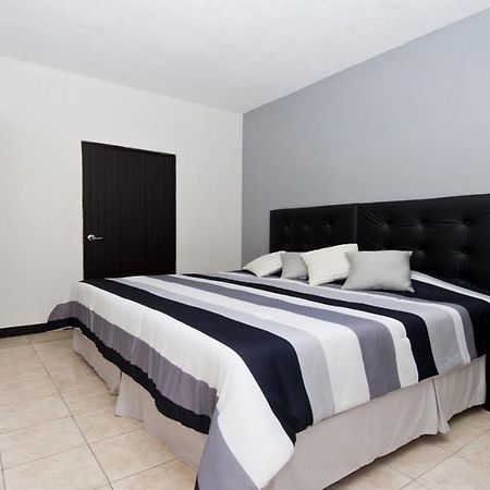 Econosuites Monterrey Bagian luar foto