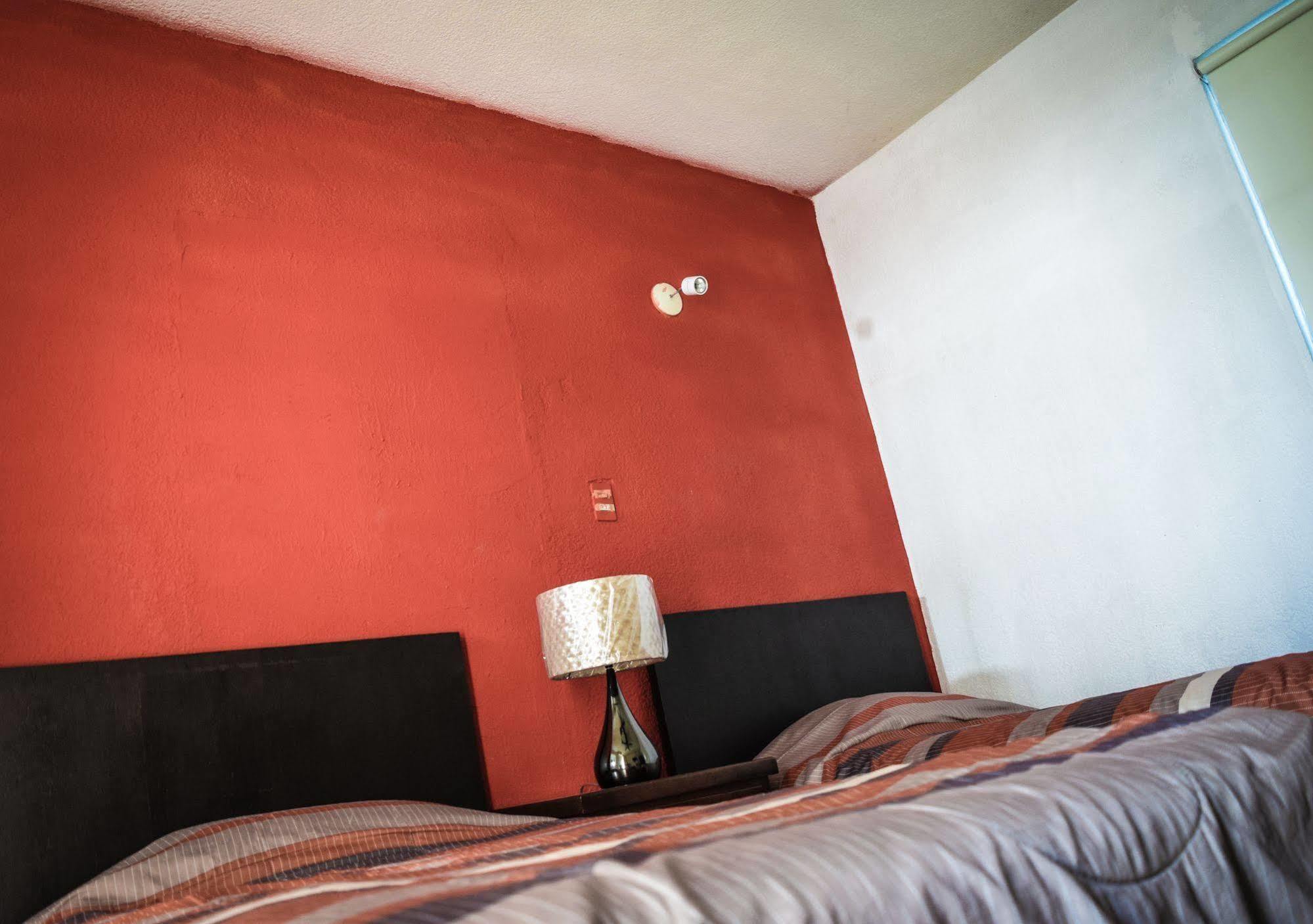 Econosuites Monterrey Bagian luar foto