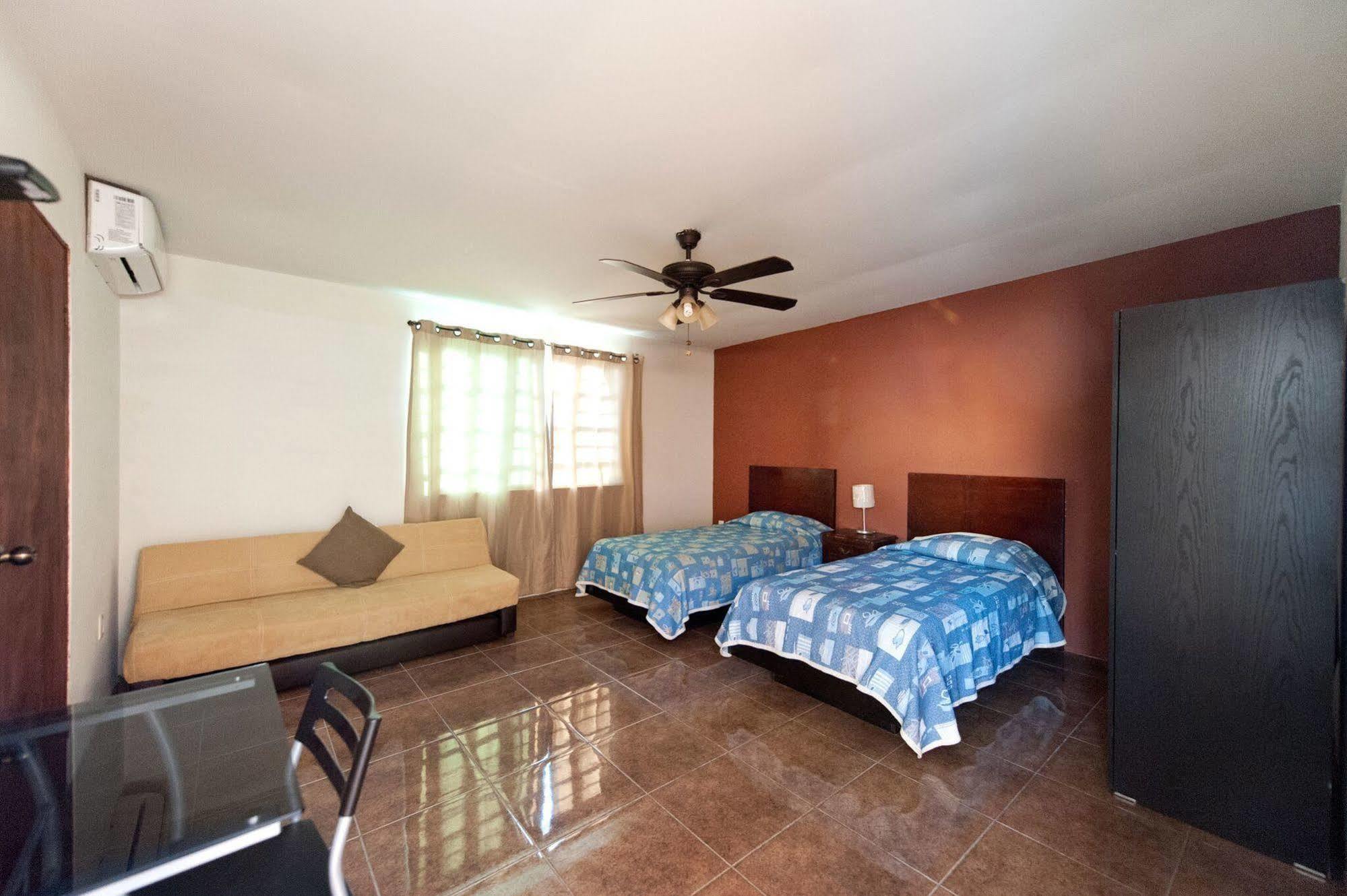 Econosuites Monterrey Bagian luar foto
