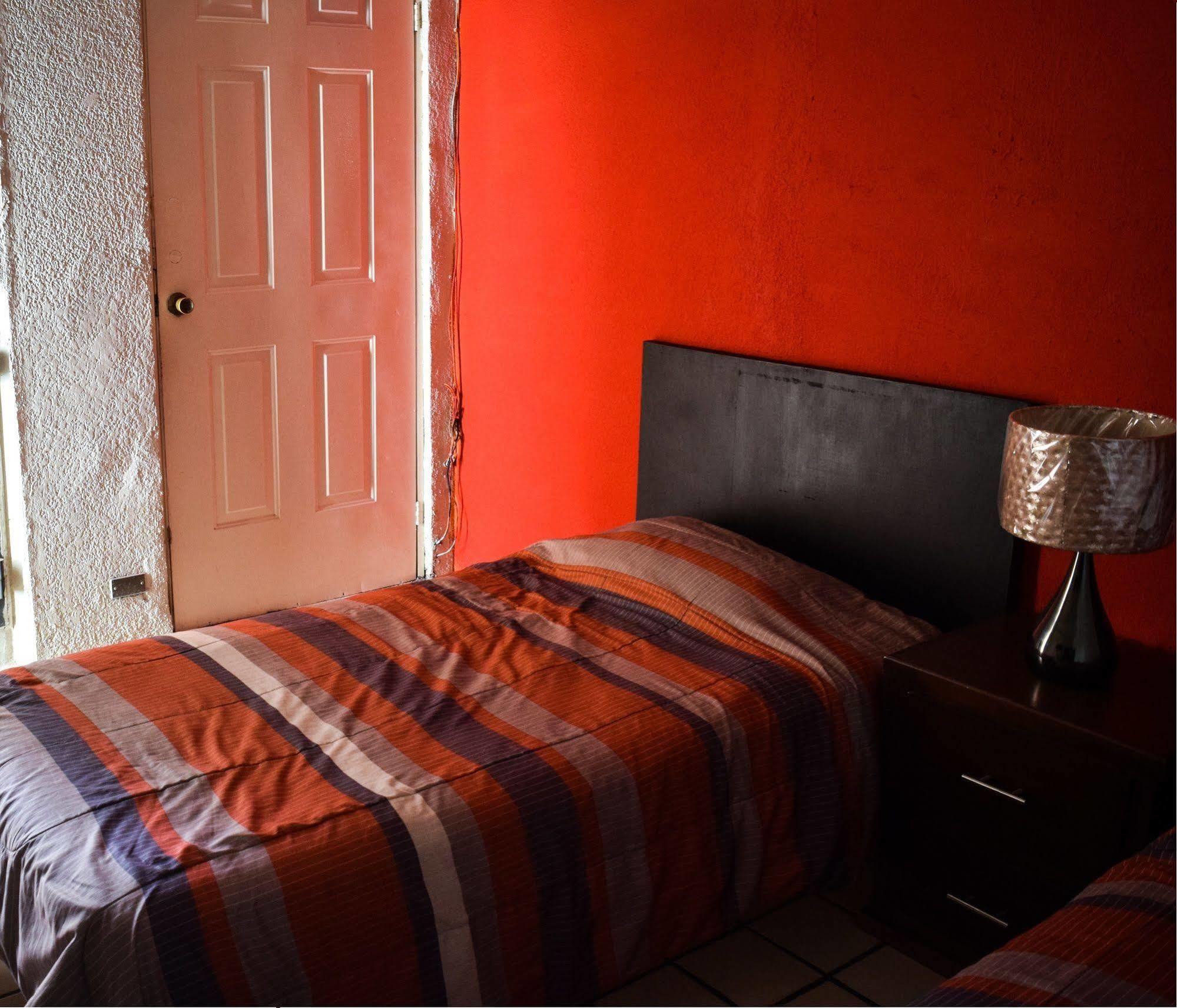 Econosuites Monterrey Bagian luar foto