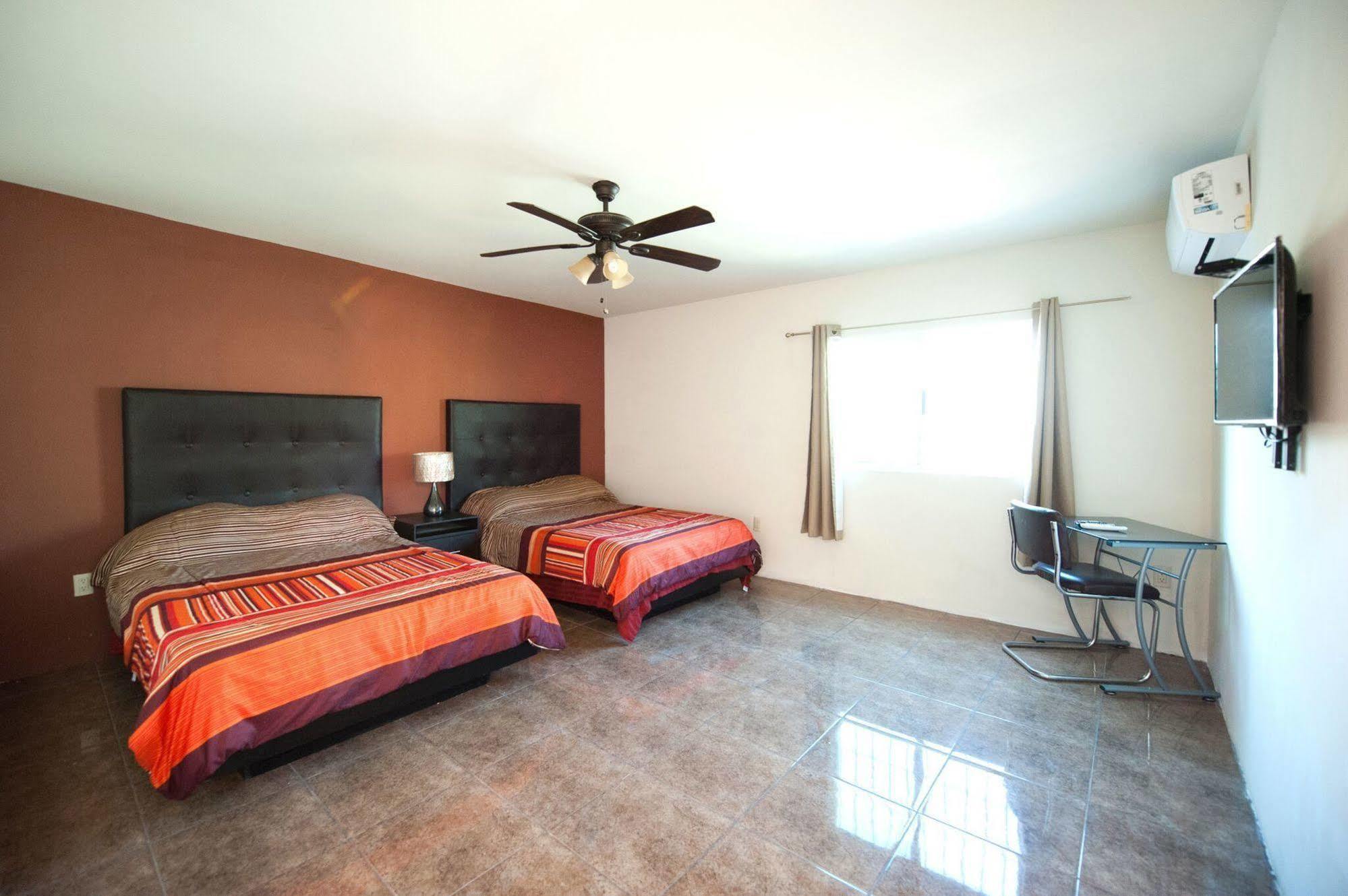 Econosuites Monterrey Bagian luar foto
